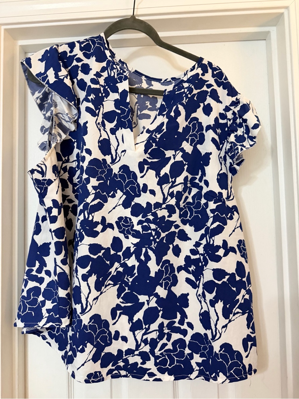 SHEIN Blue and White Floral Split-Neck Flutter Sleeve Top